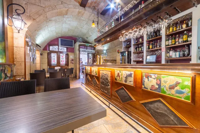 VENTA DE RESTAURANTE EN CENTRO HISTÓRICO DE ALMERÍA — 11