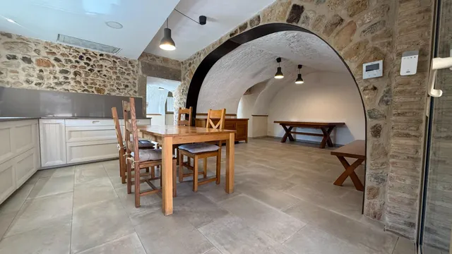 EXCLUSIVA CASA RÚSTICA CON JARDÍN, PISCINA Y VISTAS ABIERTAS — 9