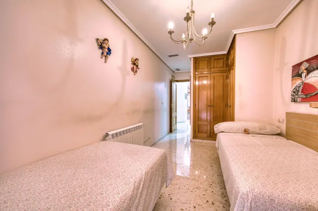 PISO CON GARAJE Y TRASTERO JUNTO A PLAZA LA VIÑA — 12