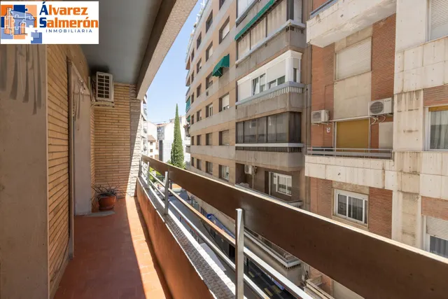 Amplia vivienda en pleno centro de Granada — 46