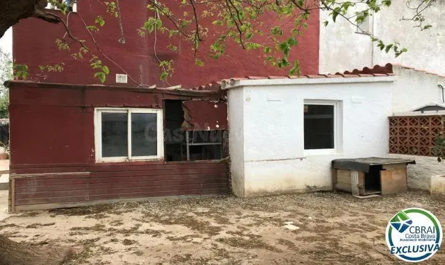 Tu próximo proyecto en Empuriabrava: casa con jardín y gran  - foto 5