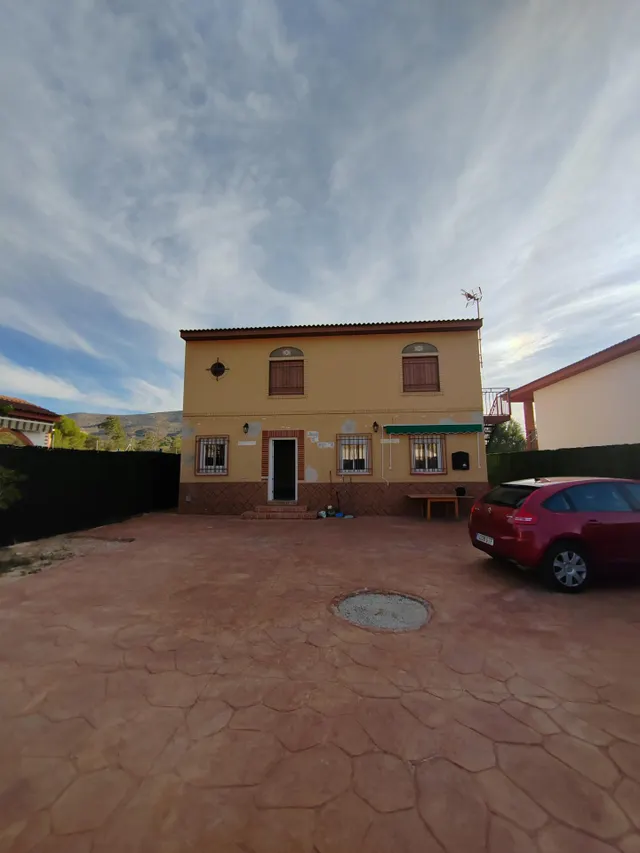 SE VENDE CHALET EN ZONA ANTIGUA CARRETERA DE GRANADA — 29