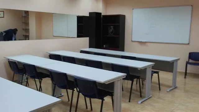 LOCAL ADAPTADO A AULAS ENSEÑANZA — 17