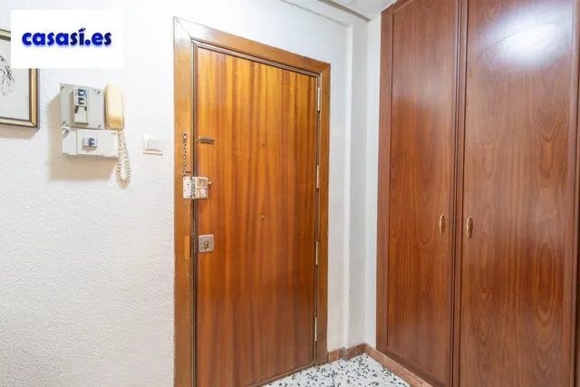 Piso de 3 dormitorios en calle milán, zaidín | muy luminoso y con gran potencial — 9