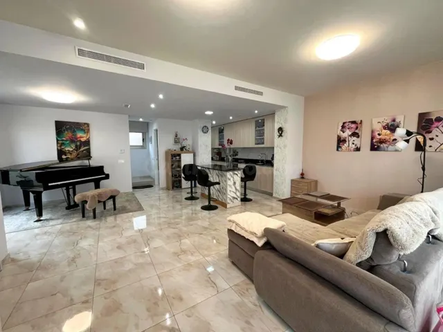 VILLA DE LUJO MODERNA CON PISCINA PRIVADA Y VISTAS A LA LAGU - foto 3