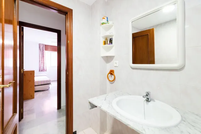 EXCEPCIONAL OPORTUNIDAD, PISO  EN CALAHONDA. — 22