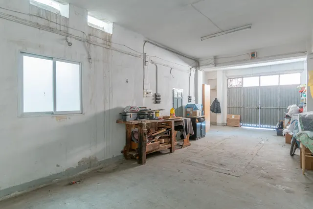 Local comercial en Zaidin junto Avda Cadiz — 17