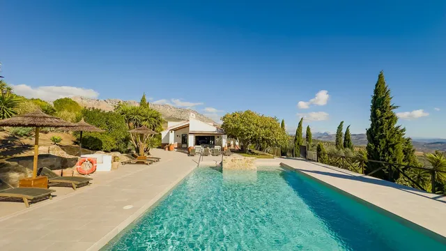 Hotel 13 habitaciones 999m² en venta - South of spain — 28