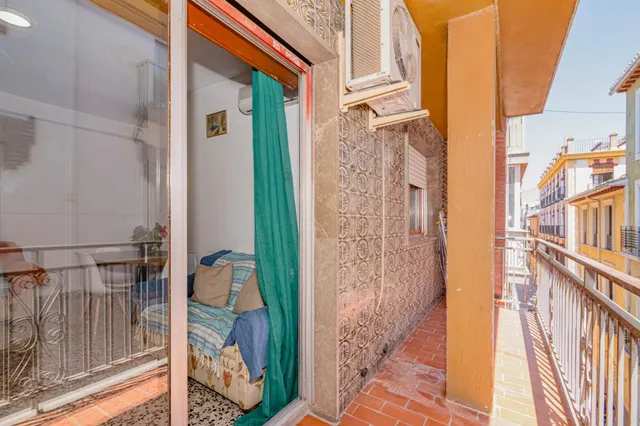 PISO DE 4 DORMITORIOS EN EL CENTRO DE GRANADA — 27