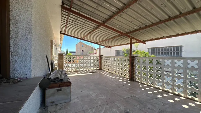 ¡Una casa con jardín, terraza y un sinfín de posibilidades en el corazón de Borja! — 40