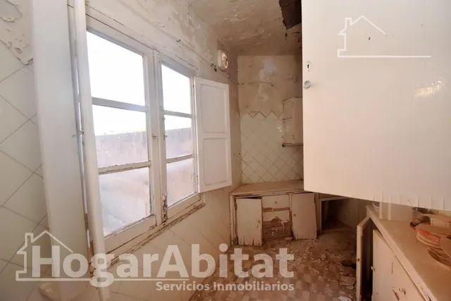 ¡Hazla a tu gusto! Casa amplia y luminosa de tres alturas para reformar, cerca del ayuntamiento — 37