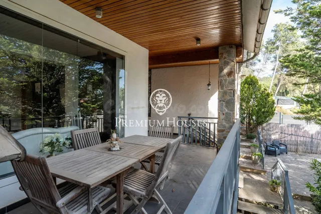 Casa independiente con jardín y piscina en Begues Park - foto 2
