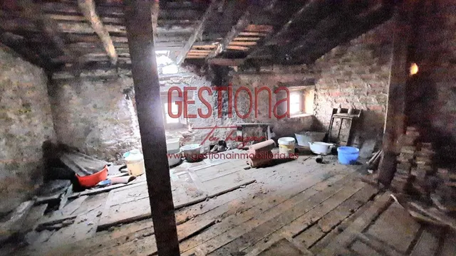 CASA DE PIEDRA EN LIERGANES. — 21