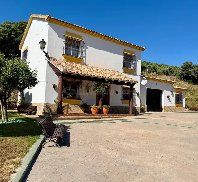 Encantadora casa de campo con 12 hectáreas, piscina y vistas - foto 2