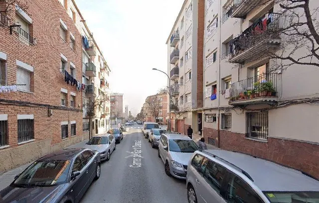 Se vende piso OKUPADO en C/ SANT DAMIA en Terrassa, Barcelon - foto 3