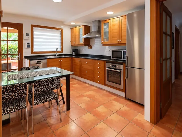 Villa con piscina y parcela de 2.075 m2 en Ses Rotgetes, cerca de Palma — 8