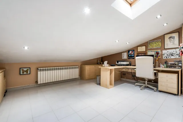 Dúplex  con 3 dormitorios mas buhardilla, 2 baños, balcón, vistas panoramicas. — 17