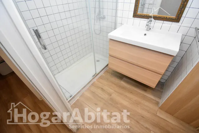 ¡oportunidad! bajo bonito, luminoso y reformado con patio, todo amueblado — 27