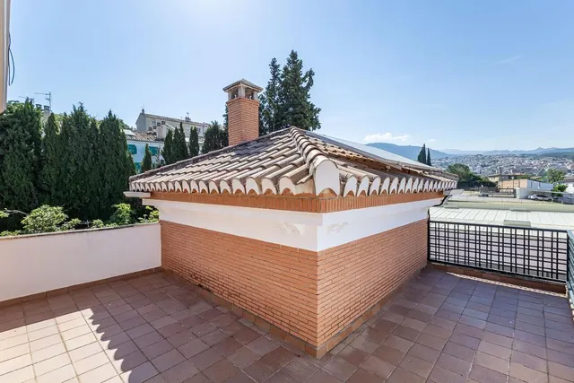 EXCLUSIVO CHALET INDIVIDUAL EN HUÉTOR VEGA — 38