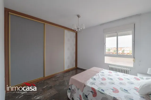 Se Vende amplio piso en  zona Villarejo, con Terraza y Vistas Despejadas — 47
