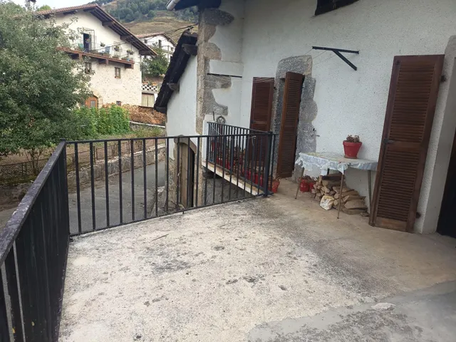 Conjunto Inmobiliario con Caserío tradicional y terreno. — 12