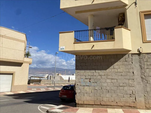 Venta piso en Roquetas de Mar (Almería) - foto 2