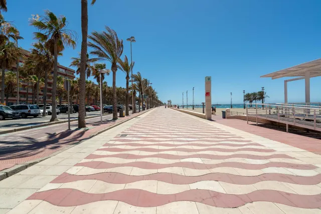 Piso en Venta en Ciudad Jardín, Almería - Oportunidad Única — 25
