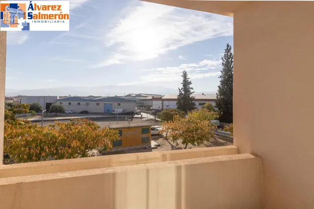 Amplia adosada en una de las mejores zonas de Churriana de la Vega — 16