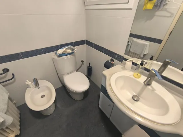 CASA ADOSADA EN VENTA CON 2 VIVIENDAS INDEPENDIENTES — 27