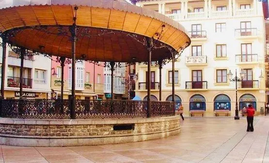 Exclusivo apartamento recién reformado a sólo un minuto a pie de la playa de Zarautz. — 23