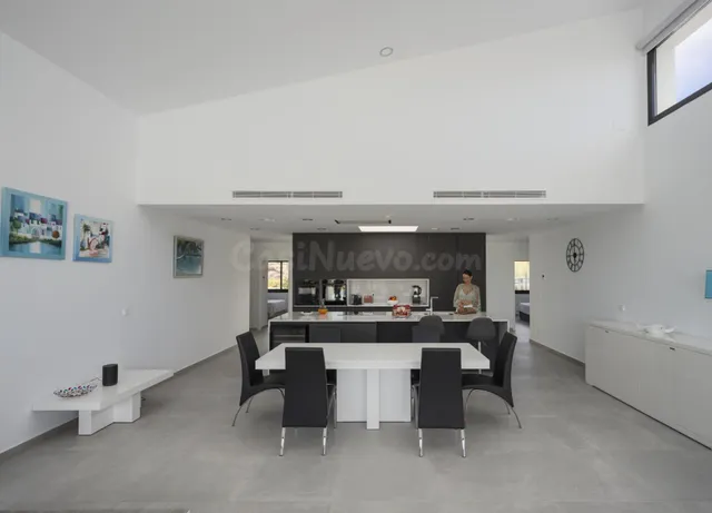 Exclusiva villa de 4 dormitorios en una sola planta con pisc - foto 2
