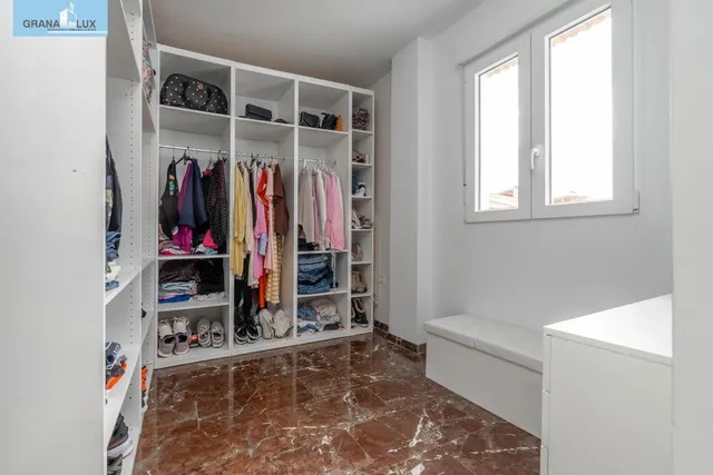 Encantadora Casa Reformada en Ogijares con Vistas y Espacios para Disfrutar — 18