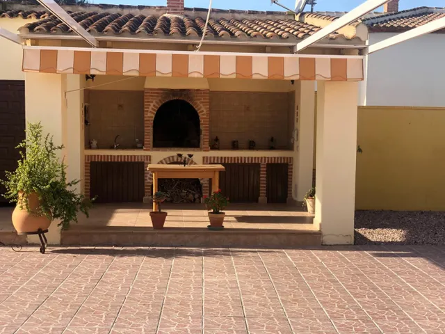 CHALET DE LUJO CON MUY BUENA ORIENTACION EN LUGAR MUY TRANQUILO — 34