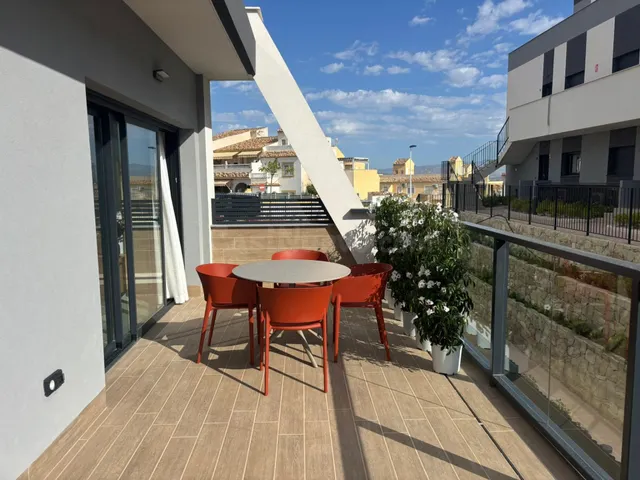 Vivienda AMUEBLADA ,,con gran terraza de 40 metros — 22