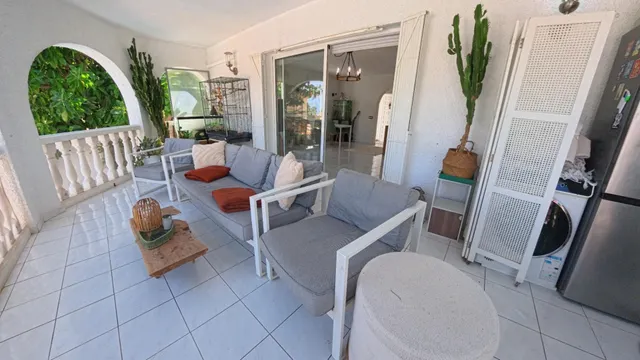 Chalet independiente de 4 habitaciones con piscina divida en dos plantas individuales — 17
