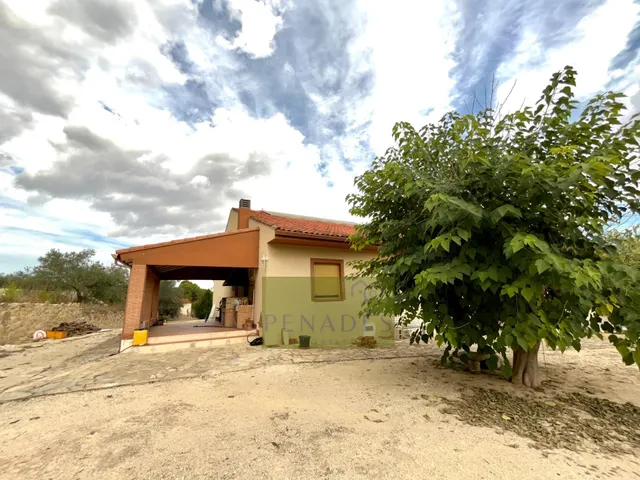 Espectacular chalet a la venta con impresionante jardín interior — 48