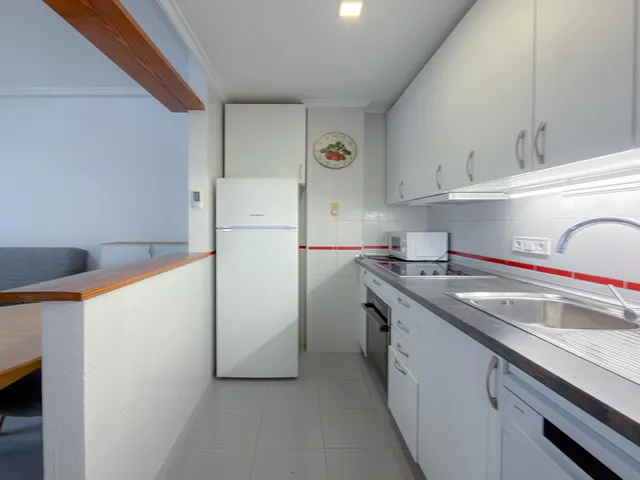 Playa de los Locos! Acogedor apartamento semireformado con ubicación privilegiada, a solo 170 mts del mar — 9