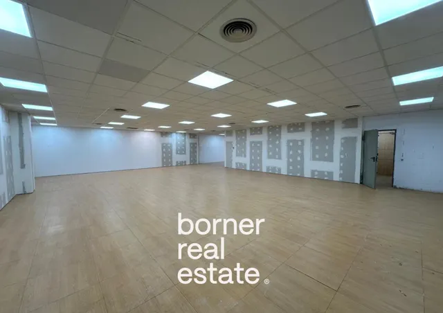 Local en venta en Trade Center Sant Cugat. — 17