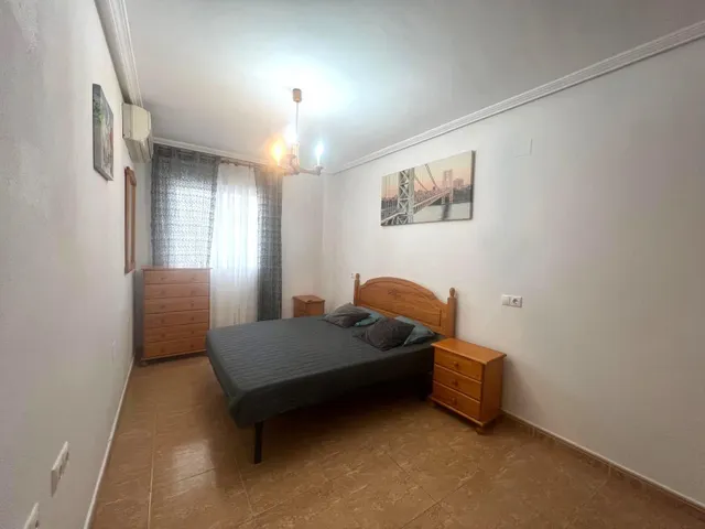 ¡alquiler de larga duración en Torrevieja! amplio y luminoso apartamento de 2 dormitorios en calle caballero de rodas — 12