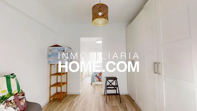 Amplio piso semireformado con terraza orientación sur en La Victoria, junto a Plaza de la Merced y a 5 minutos del Centro Histórico de Málaga — 21