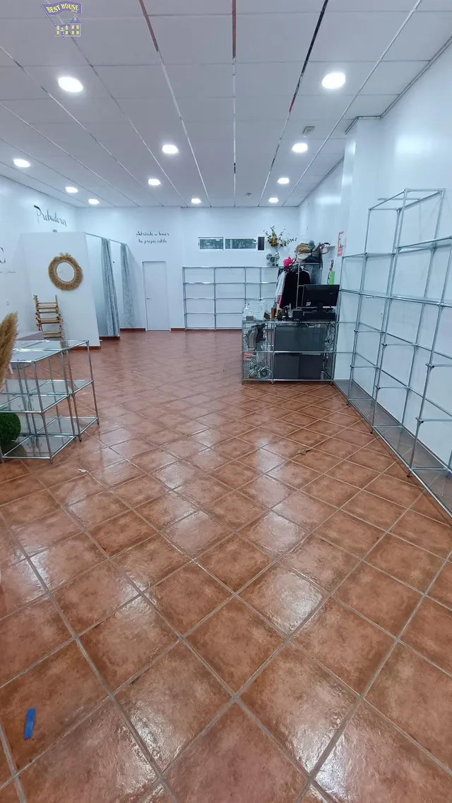 SE VENDE LOCAL COMERCIAL EN ZONA CERCANO A CENTRO — 2