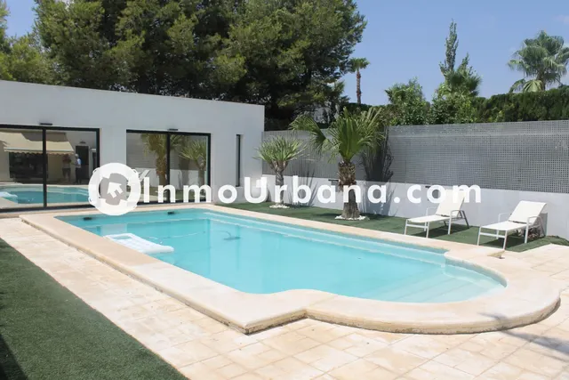 MAGNIFICO CHALET JUNTO AL CAMPO DE ALENDA GOLF