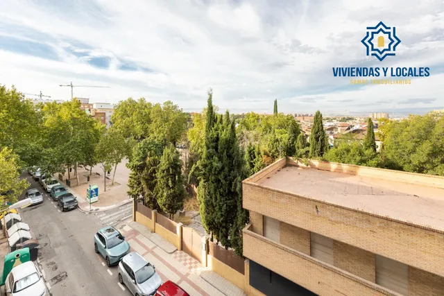 En Venta Piso de 4 dormitorios con ascensor, ideal para reformar a tu gusto. — 28