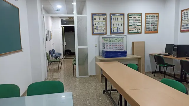 MAGNIFICO LOCAL ZONA ARENAL. VENTA POR JUBILACION. — 7
