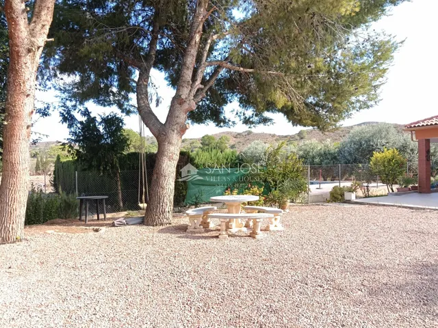 SE VENDE CHALET EN BUEN ESTADO EN MONFORTE DEL CID EN LA ZONA DEL FONT DEL LLOP — 28