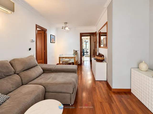Piso con gran patio privado, terraza, parking y trastero en  - foto 4