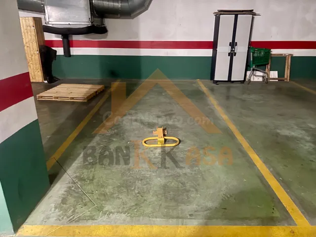 ¡Olvídate de buscar aparcamiento! Plaza de garaje de 14m2 út - foto 5