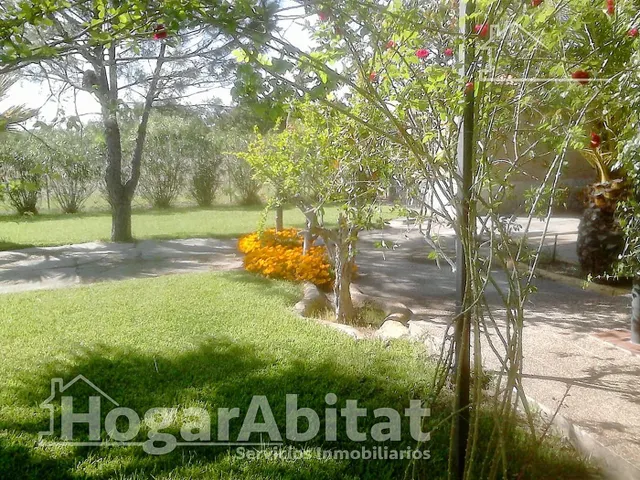 CHALET SEMINUEVO CON PISCINA, TERRAZA Y GARAJE — 47