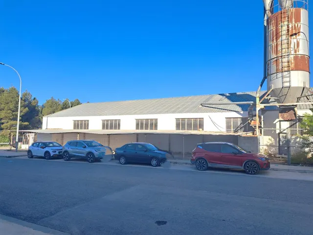 Naves en venta en el polígono de Requena. - foto 2