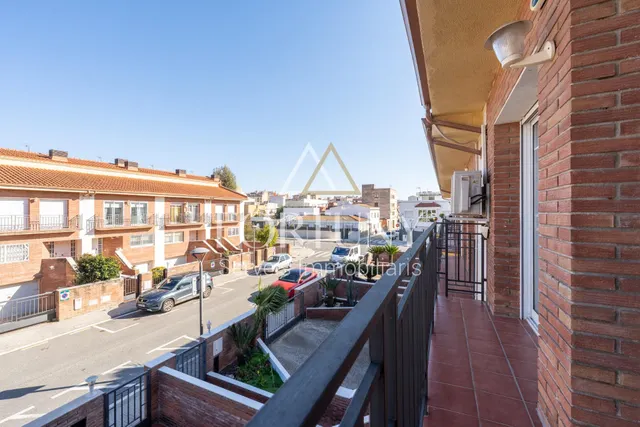 Casa adosada en venta en Passatge de Montbrió del Camp, Reus. — 46